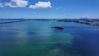 711 NE 23rd Terrace, Unit 3802 in Miami, FL - Building Photo - Building Photo