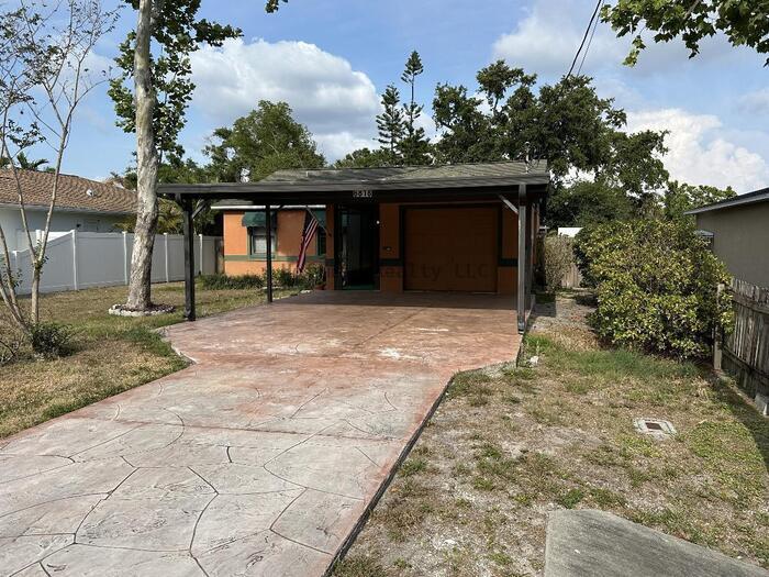 6818 S Himes Ave in Tampa, FL - Building Photo