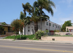 Casa Chula Apartments in Chula Vista, CA - Building Photo - Building Photo