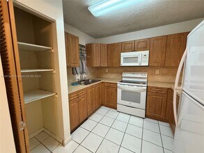 2690 W 76th St in Hialeah, FL - Building Photo - Building Photo