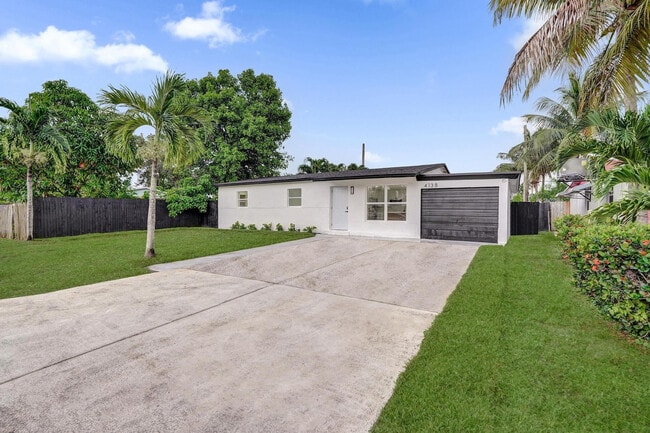 4138 SW 48th Ct in Fort Lauderdale, FL - Building Photo - Building Photo