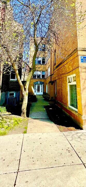 3917 N Southport Ave in Chicago, IL - Building Photo