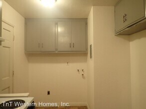 519 E Ridgecrest Blvd in Ridgecrest, CA - Building Photo - Building Photo