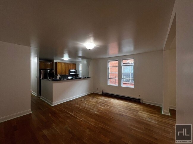 Spacious Fully Renovated 4-Bedroom in Sout in Bronx, NY - Building Photo - Building Photo