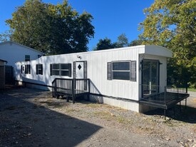 35 Brookdale Rd in Asheville, NC - Building Photo