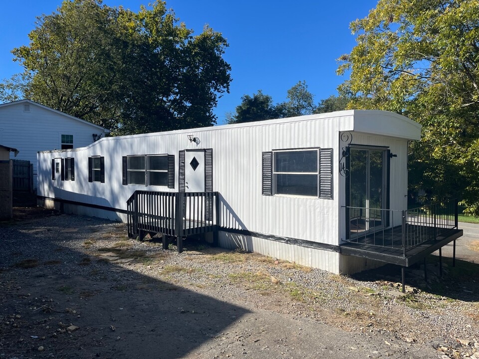 35 Brookdale Rd in Asheville, NC - Building Photo