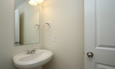208 Lisa Marie Dr in Angleton, TX - Building Photo - Building Photo