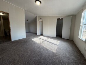 406 W 58th St S in Wichita, KS - Building Photo - Building Photo