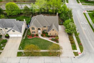 401 Jason Ln in Schaumburg, IL - Building Photo - Building Photo