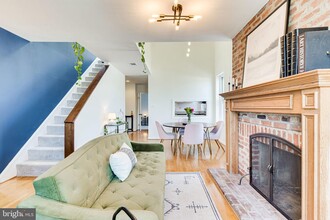 410 11th St NE-Unit -15 in Washington, DC - Building Photo - Building Photo