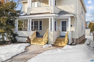 1172 New Britain Ave in West Hartford, CT - Building Photo