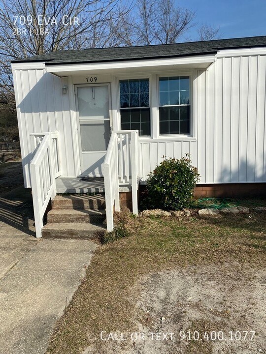 709 Eva Cir in Spring Lake, NC - Building Photo