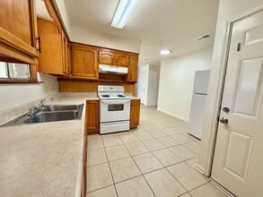 14240 Locust St in Baton Rouge, LA - Building Photo - Building Photo