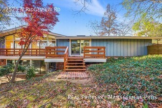 2525 N Ridgeview Rd in Arlington, VA - Building Photo - Building Photo