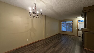 4917 Bolger Trl in Inver Grove Heights, MN - Foto de edificio - Building Photo