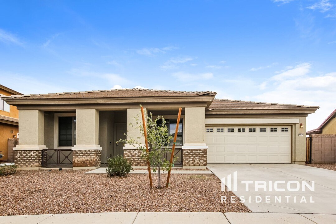8809 W Gardenia Ave in Glendale, AZ - Building Photo