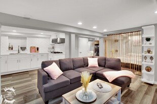 2438 N Maplewood Ave, Unit Garden in Chicago, IL - Building Photo