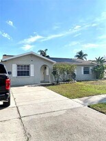 8024 Candlewoode Dr in Largo, FL - Building Photo