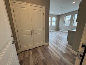 1473 N Shore Rd, Unit #302 in Revere, MA - Foto de edificio - Building Photo