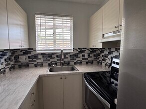 10825 SW 86th St, Unit 5 in Miami, FL - Building Photo - Building Photo