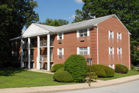 Carriage House Apartments in Newtown Square, PA - Foto de edificio - Building Photo