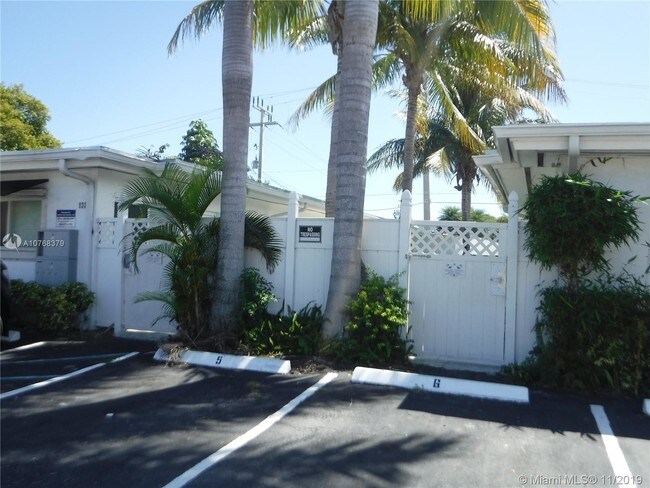 932 Moffett St-Unit -4 in Hallandale Beach, FL - Building Photo - Building Photo