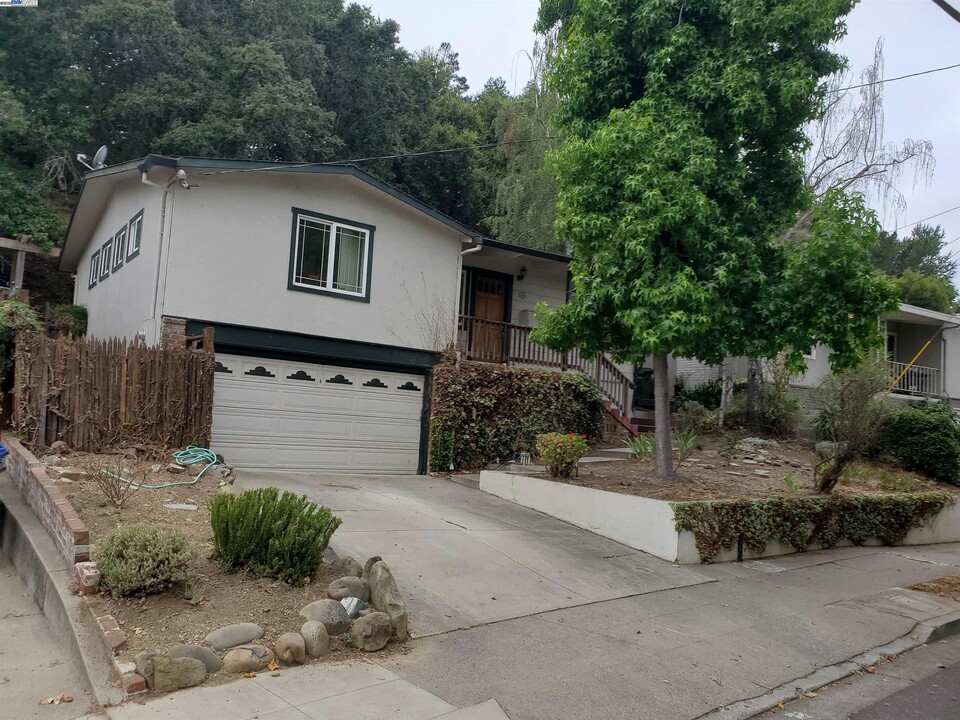 18425 Joseph Dr in Castro Valley, CA - Building Photo