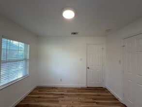 1202 Valley View Dr in Arlington, TX - Building Photo - Building Photo