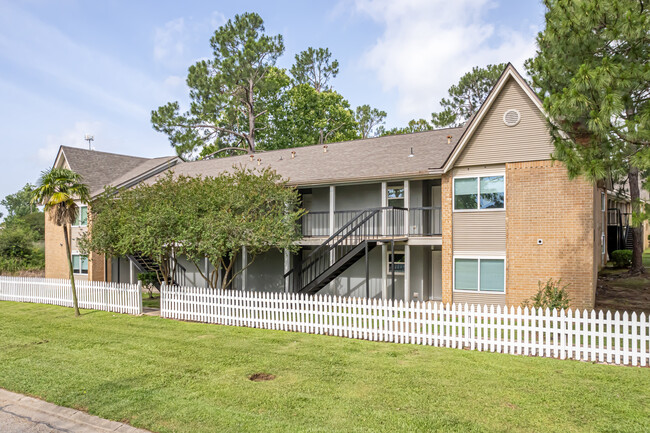 Cedarbrook Apartments in Baton Rouge, LA - Building Photo - Building Photo