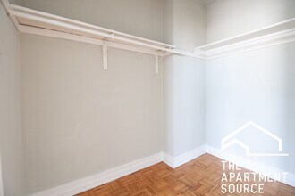 717 W Belmont Ave, Unit 504 in Chicago, IL - Building Photo - Building Photo