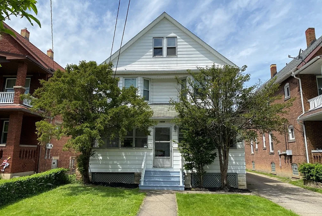 1574 Ridgewood Ave, Unit 2