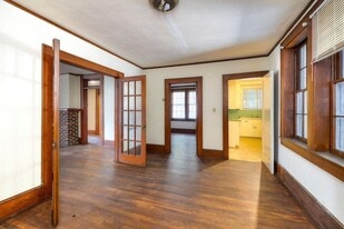 25 W Charlotte Ave in Sumter, SC - Building Photo