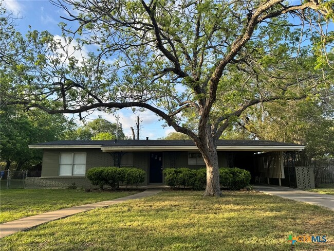 property at 1407 Hummingbird Ln