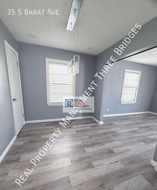 35 S Barat Ave in Ferguson, MO - Building Photo - Building Photo