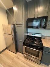15155 Dickens St, Unit 3.4 in Sherman Oaks, CA - Building Photo - Building Photo