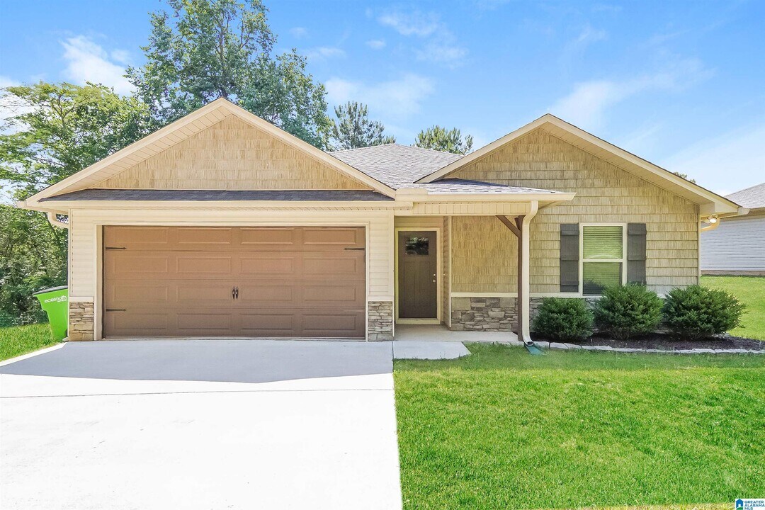 125 Earl Owens Dr in Odenville, AL - Building Photo