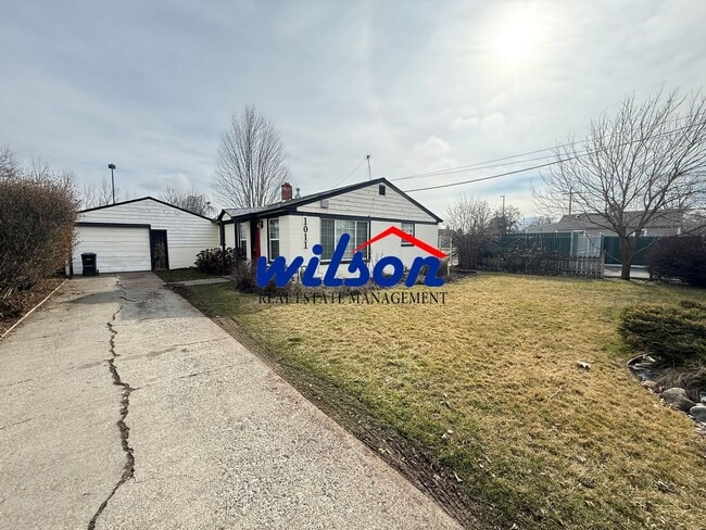 property at 1011 S 8th Ave