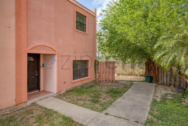 815 E Sugarcane Dr in Weslaco, TX - Building Photo - Building Photo