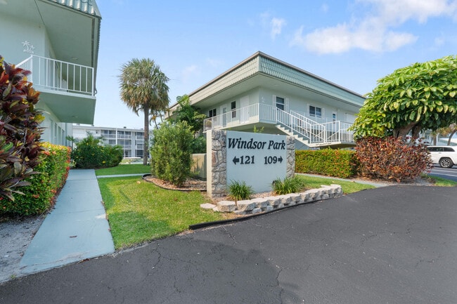 109 Wettaw Ln in North Palm Beach, FL - Building Photo - Building Photo