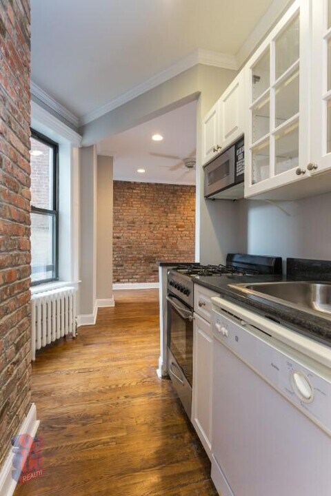 432 E 13th St in New York, NY - Building Photo