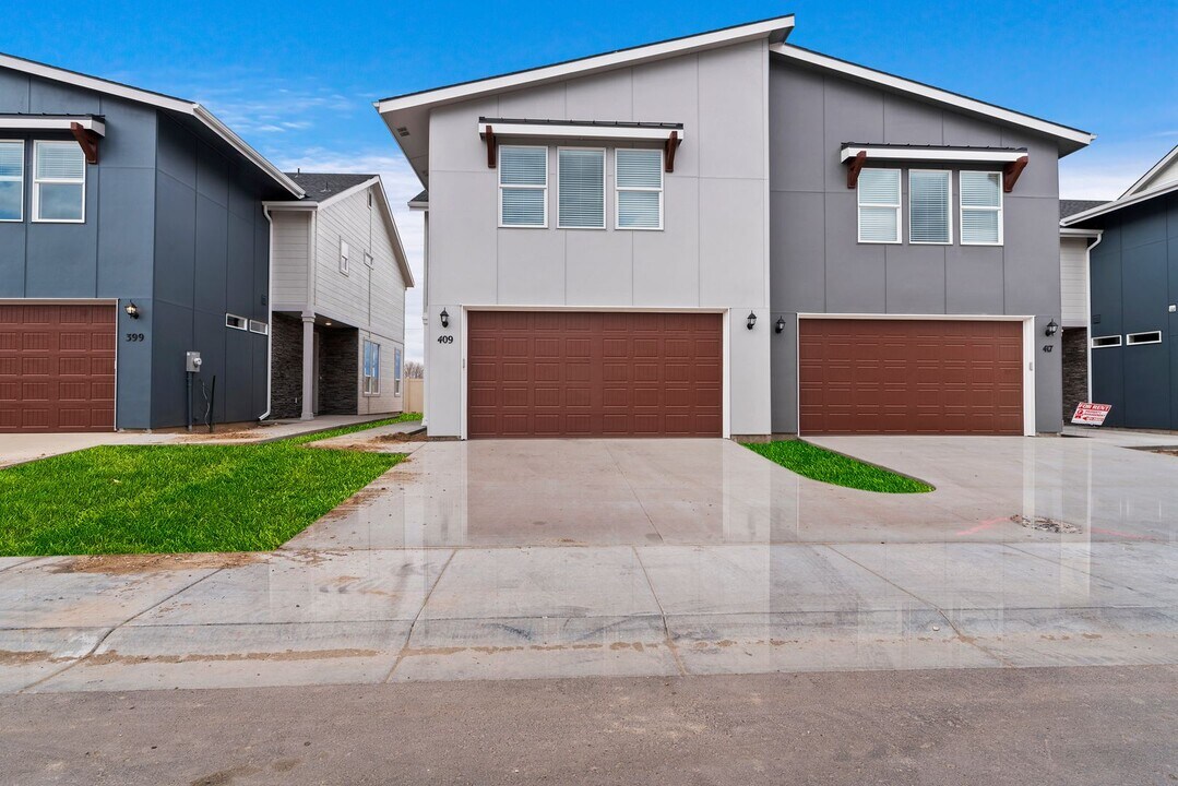 409 N Traquair Ln in Meridian, ID - Building Photo