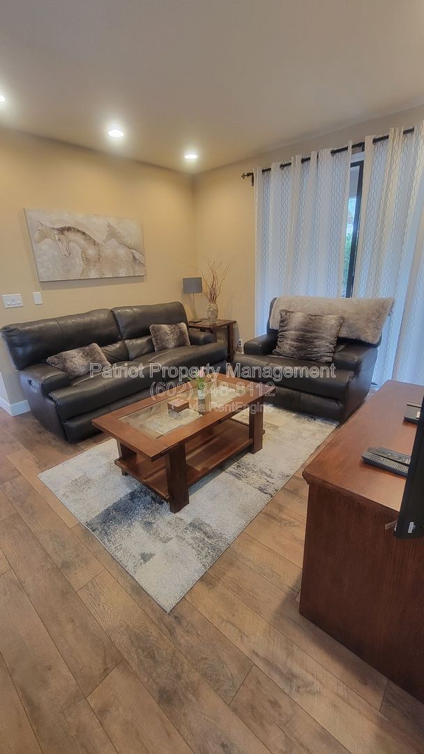 property at 9708 E Vía Linda