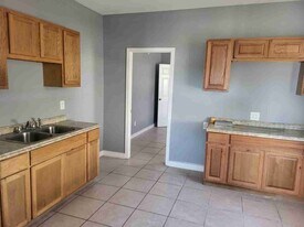 2122 Desire St in New Orleans, LA - Building Photo