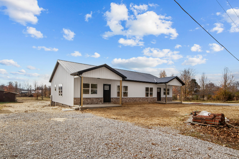 200-202 3rd St in Dickson, TN - Building Photo