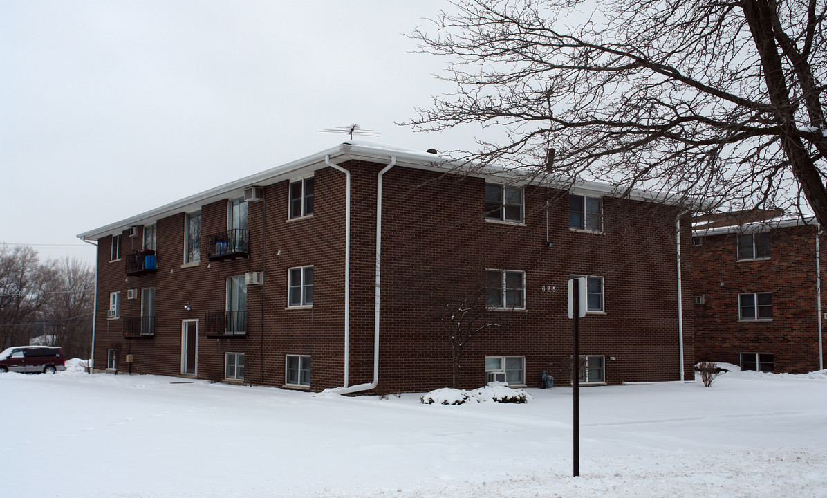 625 E 3rd St in Lockport, IL - Building Photo