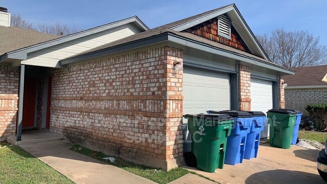 2306 Fuzz Fairway in Austin, TX - Foto de edificio - Building Photo