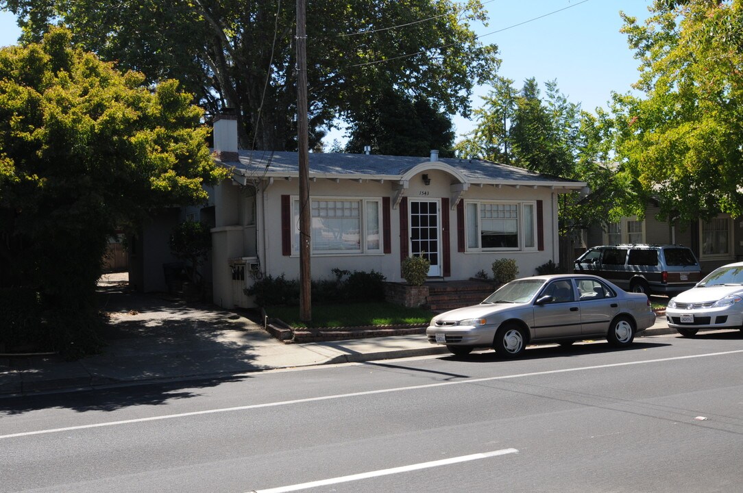 1543 California St in Mountain View, CA - Foto de edificio