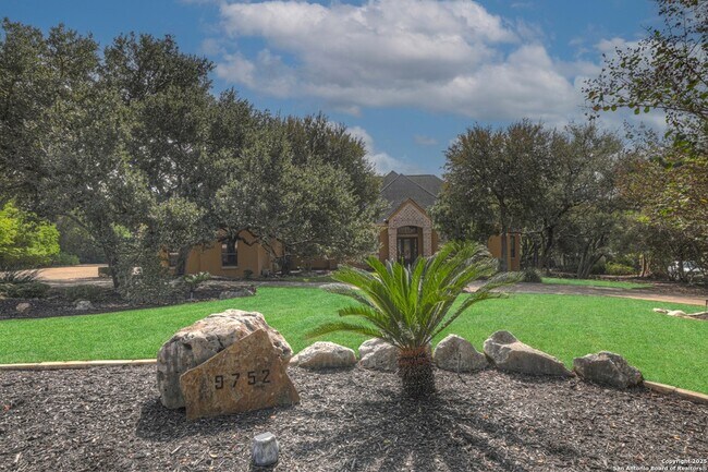 9752 Trophy Oaks Dr in Garden Ridge, TX - Foto de edificio - Building Photo