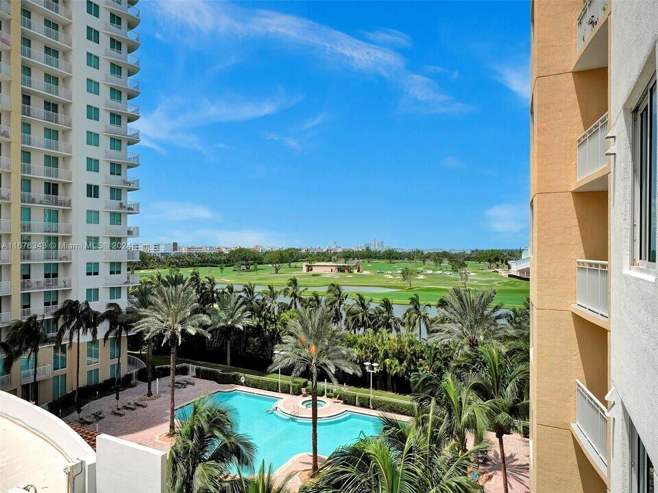 1755 E Hallandale Beach Blvd, Unit 507E in Hallandale Beach, FL - Foto de edificio