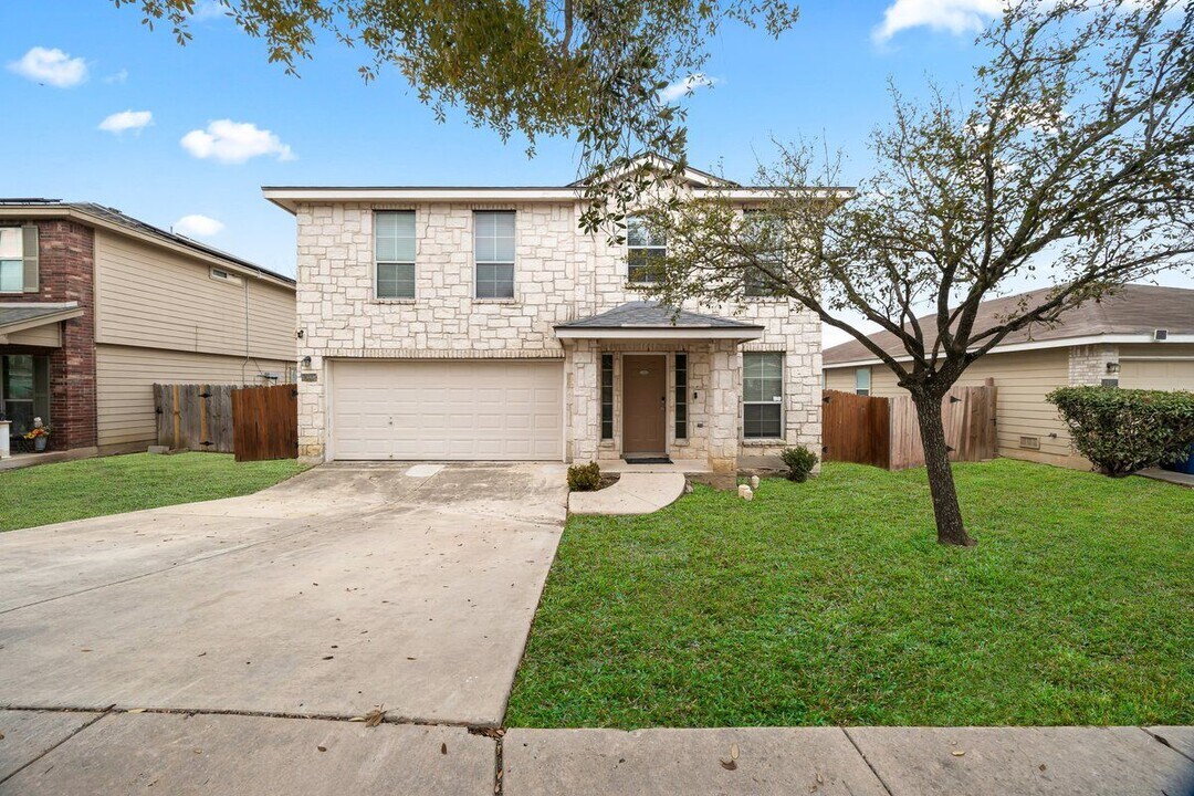 431 Golden Walk in San Antonio, TX - Building Photo